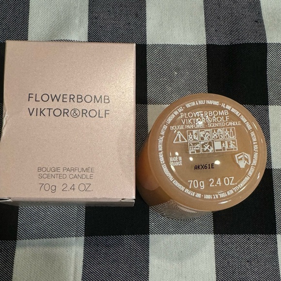 Victor&Rolf Flowerbomb scented candle! - Picture 2 of 2